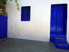 Blauwe deuren van Pserimos